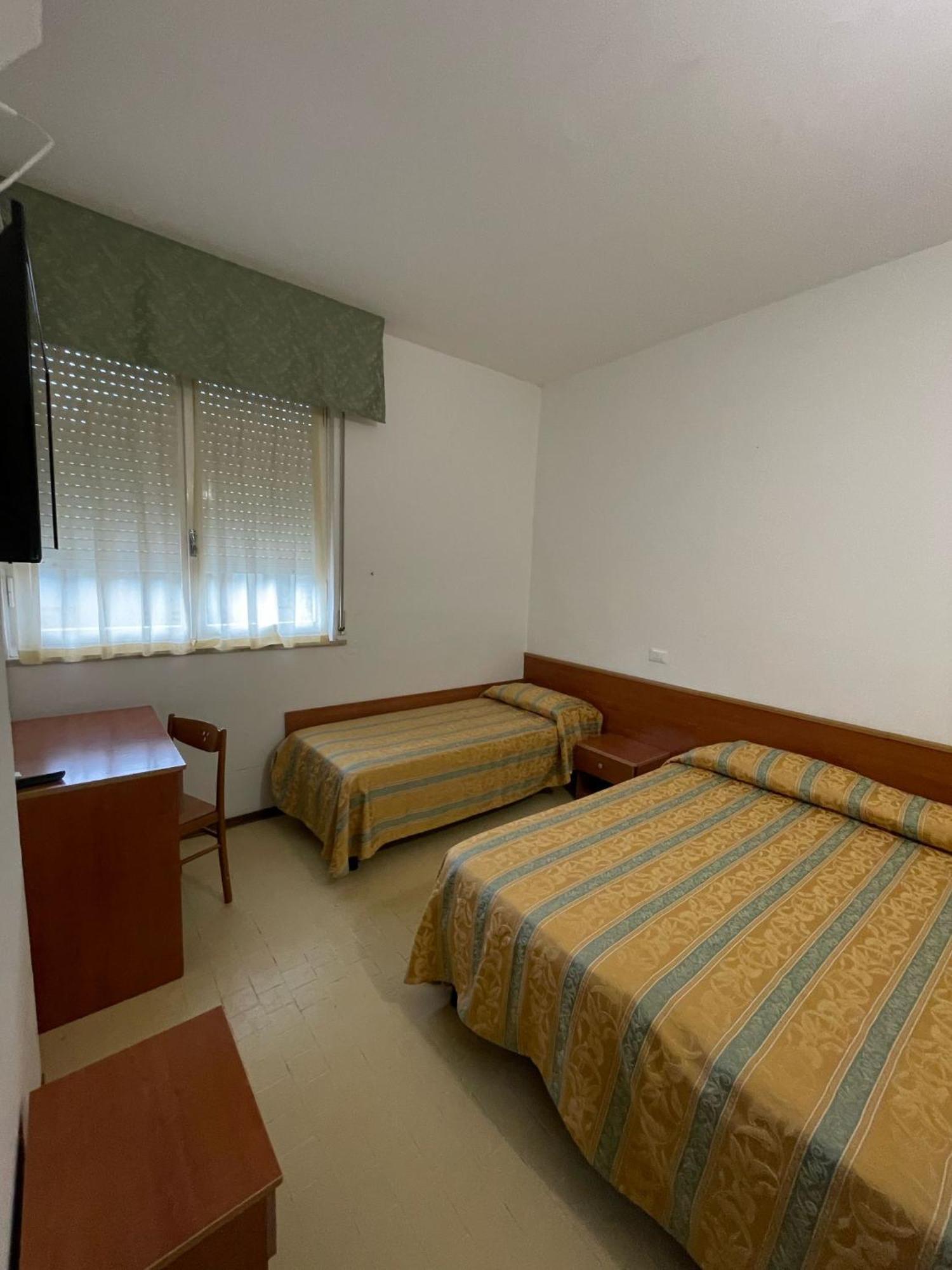 Hotel Zeus Лідо-ді-Классе Екстер'єр фото