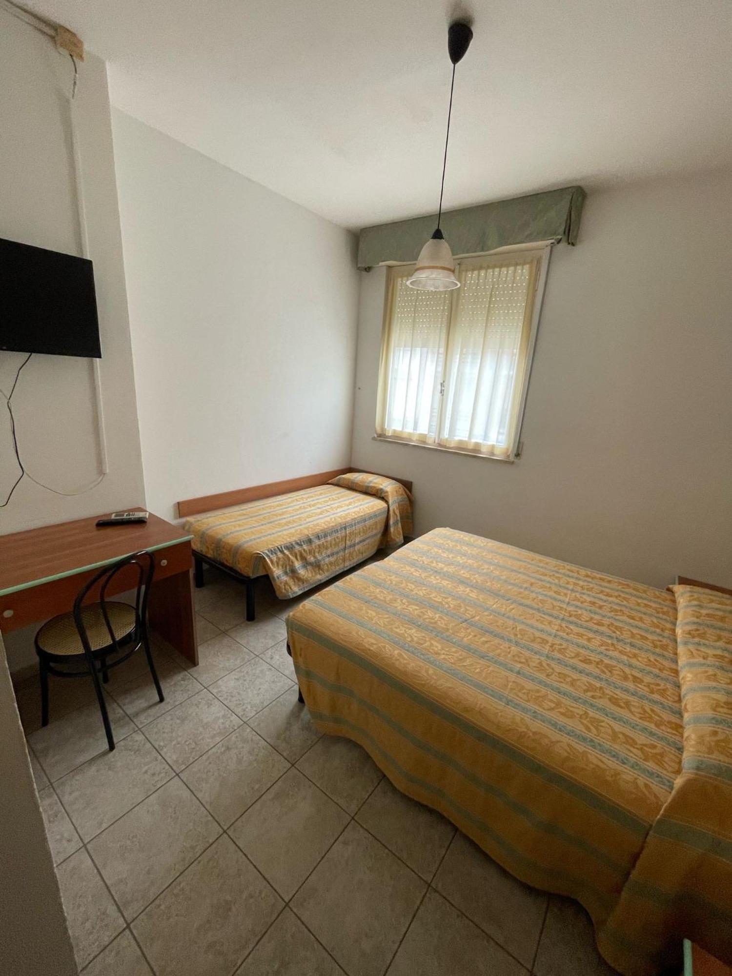 Hotel Zeus Лідо-ді-Классе Екстер'єр фото